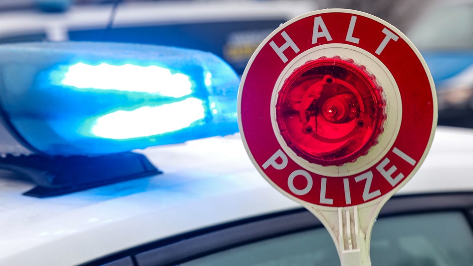 Auto fährt durch Fußgängerzone in Trier - Polizei stoppt es