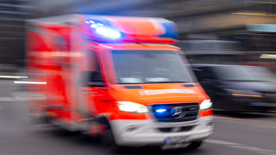 Rennradfahrer stirbt nach Sturz