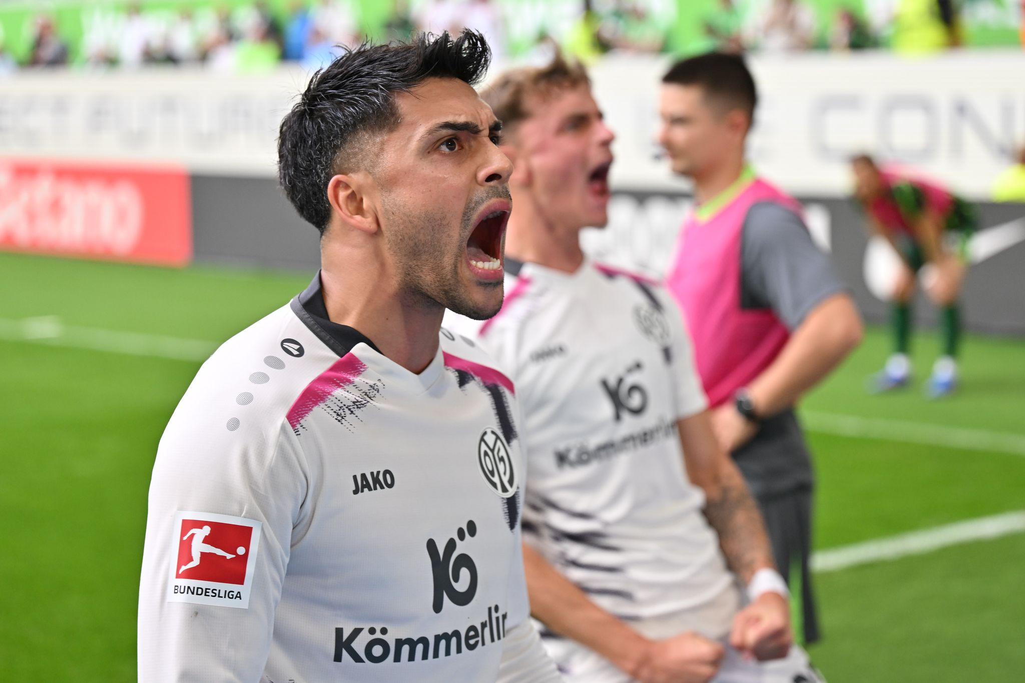 Nadiem Amiri schreit seine Freude über den späten Ausgleich heraus.