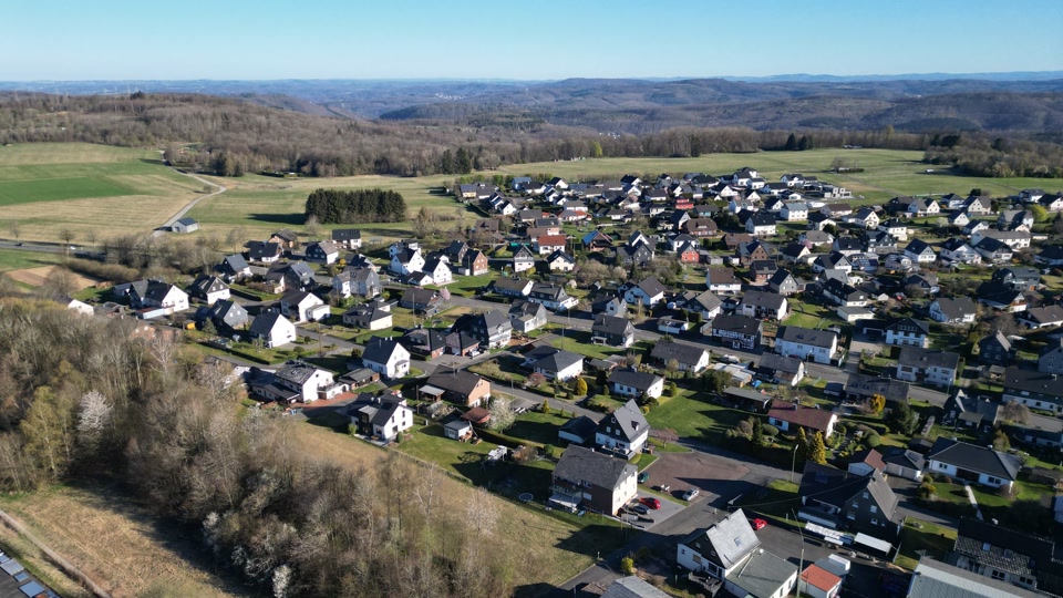 Nach Dreifachmord: Weitefelds langer Weg zurück zum Alltag