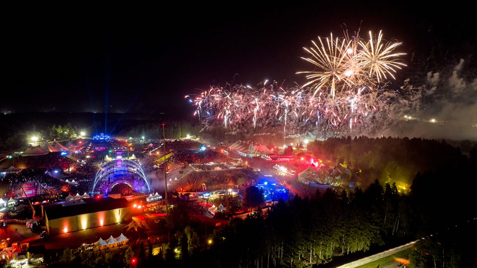 60.000 raven friedlich beim Nature One