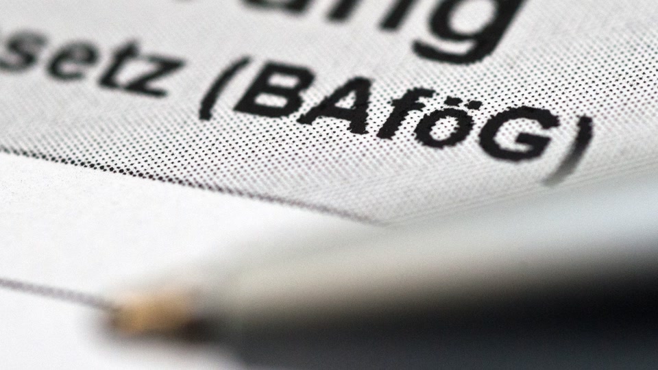 Deutlich weniger Menschen erhalten Bafög Deutlich weniger Menschen erhalten Bafög
