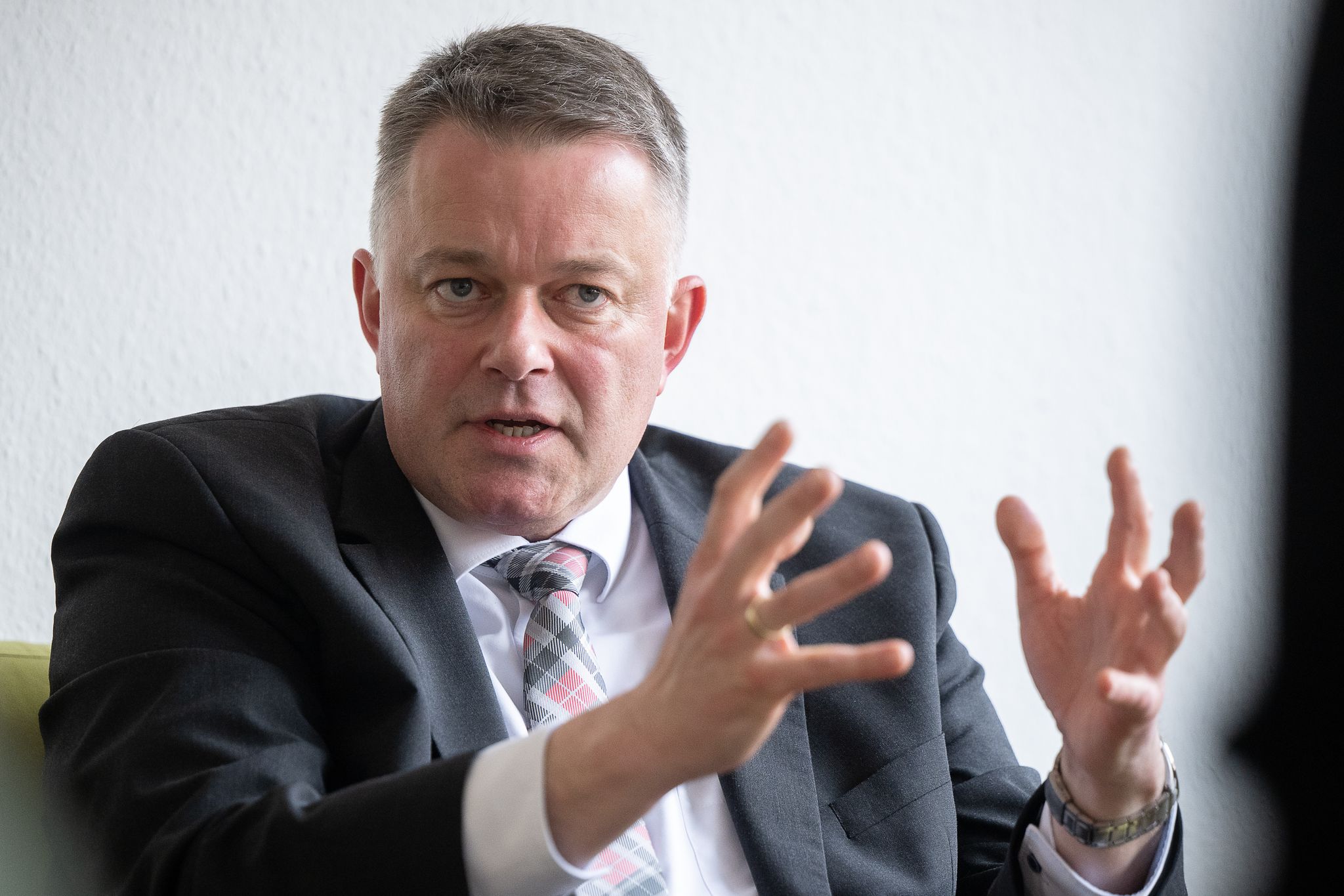 Oppositionsführer Schnieder appelliert, &quot;mit aller Härte&quot; gegen Drohungen und Hassmails vorzugehen. (Archivfoto)