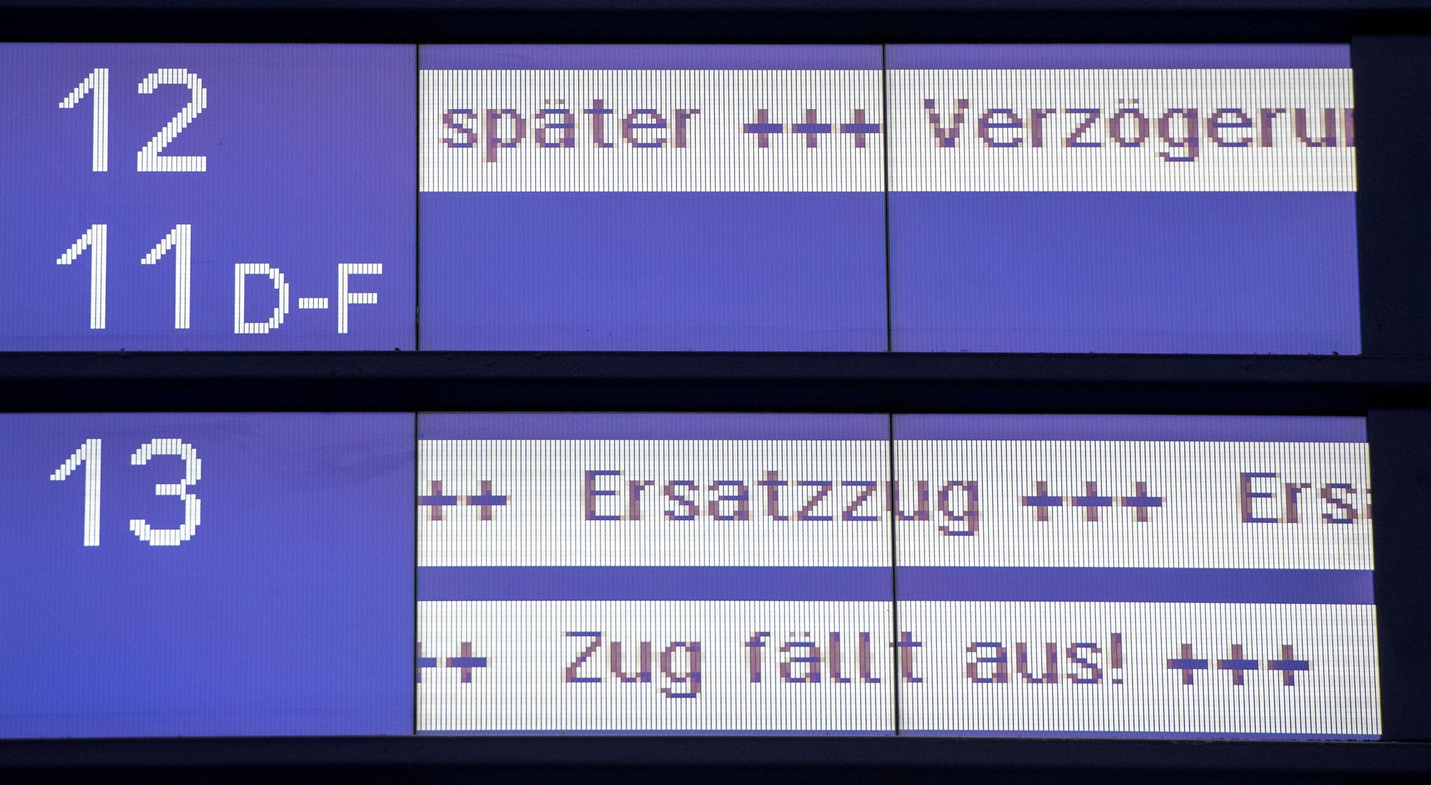 Ein gewohntes Bild an Bahnhöfen: Züge kommen deutlich später oder fallen ganz aus. (Archivfoto)
