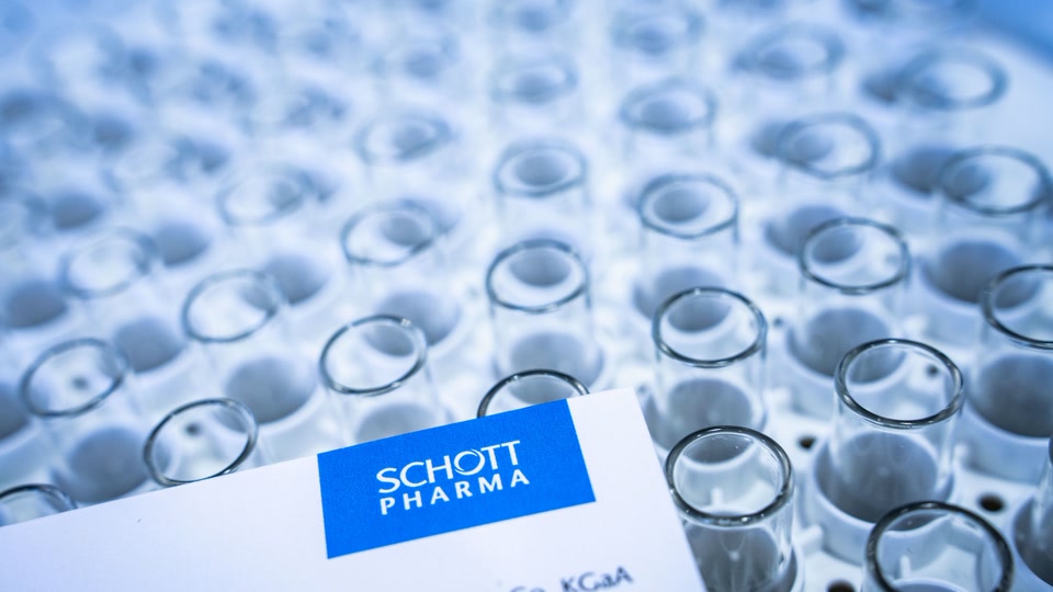 Fläschchen und Gläschen treiben Geschäft bei Schott Pharma