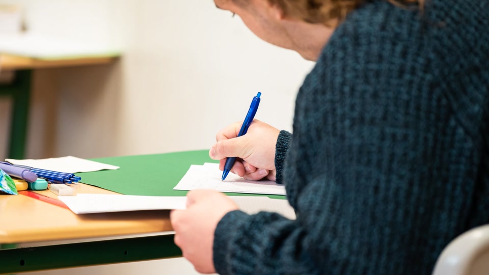 Hessen sieht Mainzer Vorschlag zu Schulprüfungen kritisch