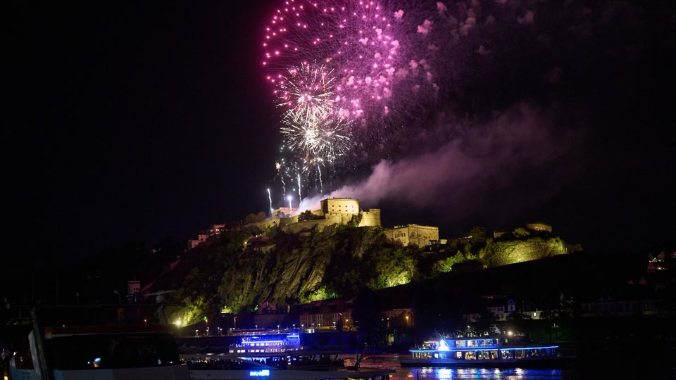 400 Drohnen und ein Feuerwerk bei Rhein in Flammen