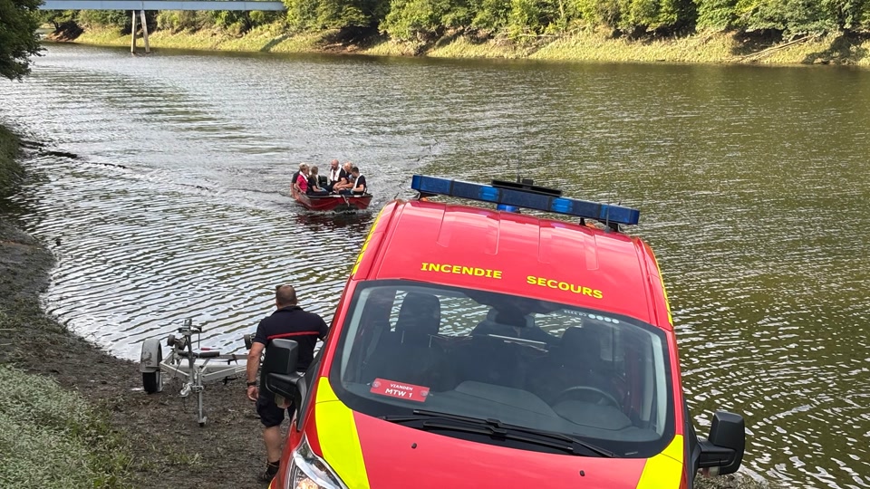 Wanderer nach Absturz an Burg über Fluss gerettet
