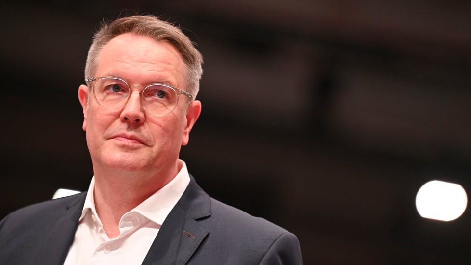 Schweitzer: Arbeit ins Zentrum der Bürgergeld-Debatte rücken