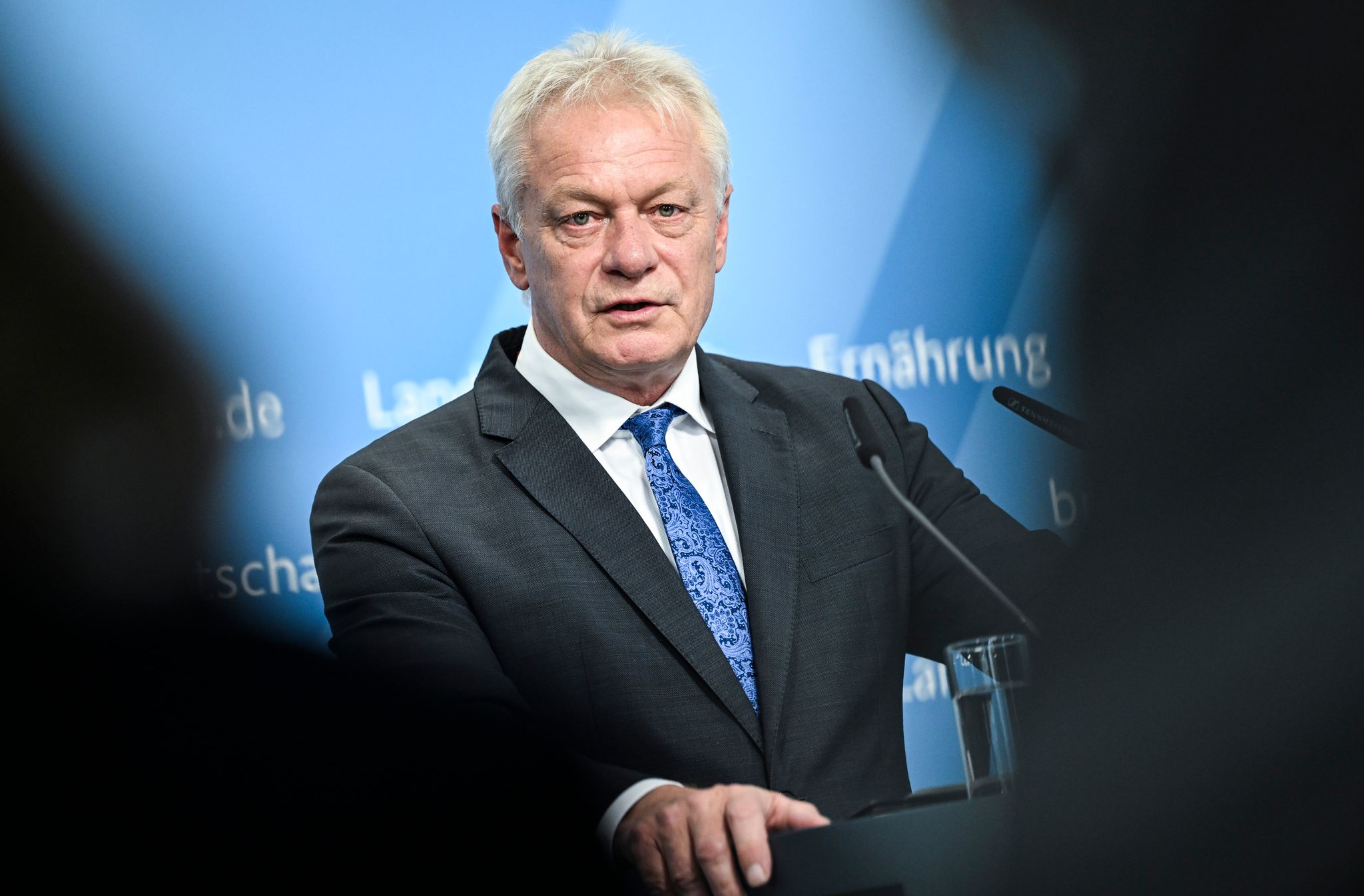 Bundeslandwirtschaftsminister Alois Rainer (CSU) will die Weinbranche in der schwierigen Phase unterstützen