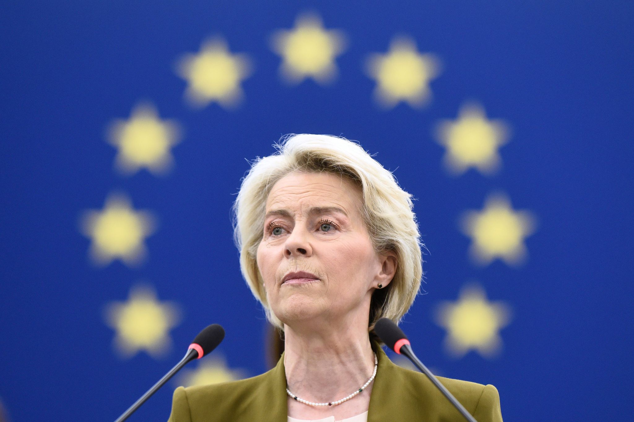 EU-Kommissionspräsidentin Ursula von der Leyen vergleicht mögliche Vorgaben für soziale Medien mit denen für Tabak und Alkohol. (Archivbild)