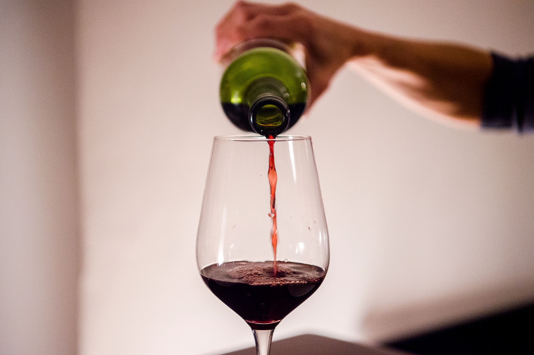 2025 wird nach Einschätzung des Deutschen Weininstituts ein guter Burgunder- und Rotweinjahrgang. (Symbolbild)