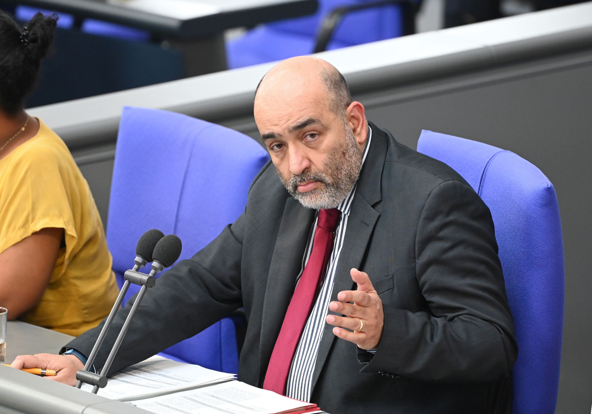 Bundestagsvizepräsident Omid Nouripour (Grüne) will weniger «Atemlosigkeit» in der Politik. (Archivbild)