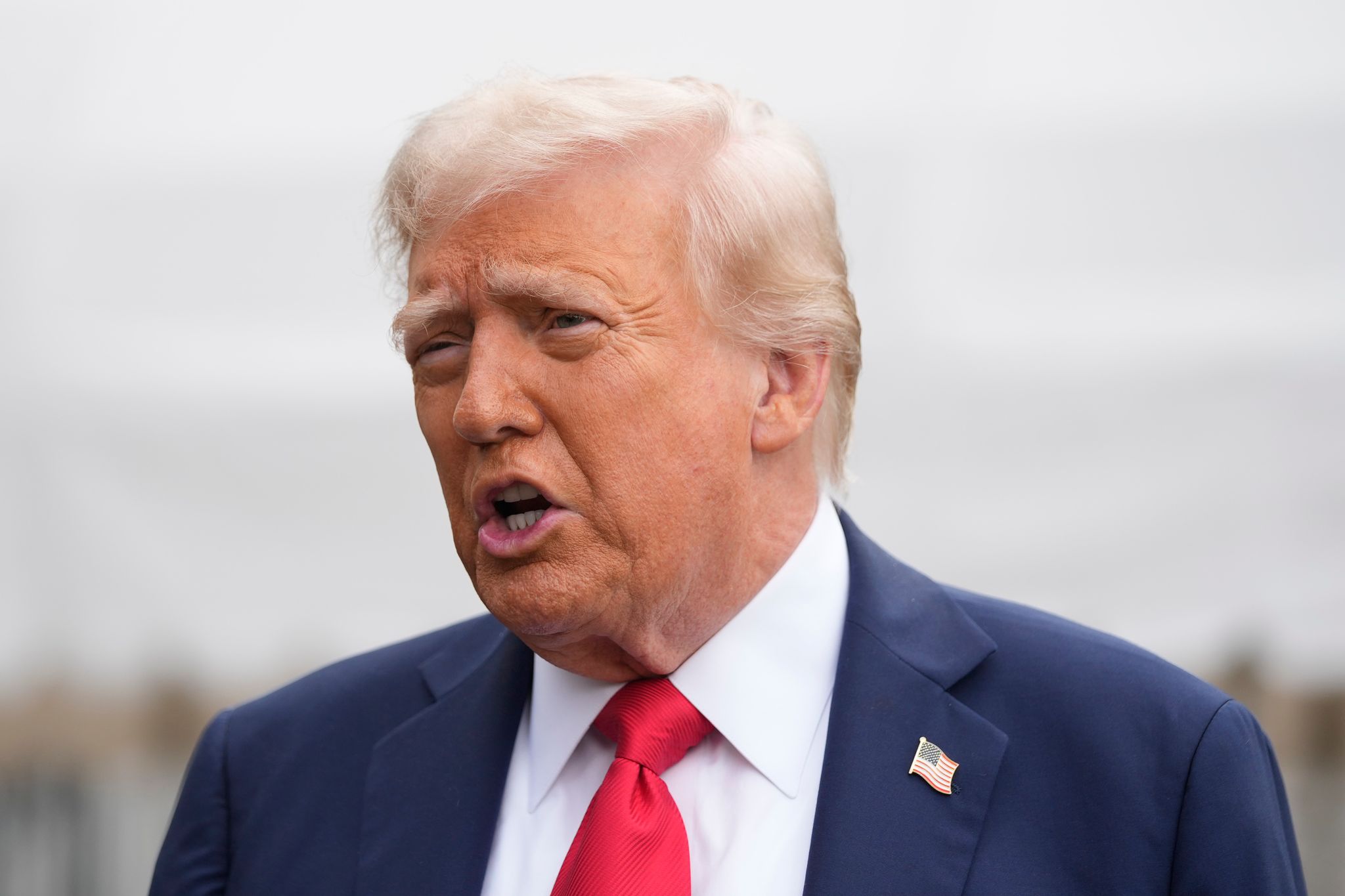 Ein Treffen mit US-Präsident Donald Trump in Rheinland-Pfalz ist derzeit nicht  geplant, berichtet Ministerpräsident Alexander Schweitzer (SPD). Archivbild)