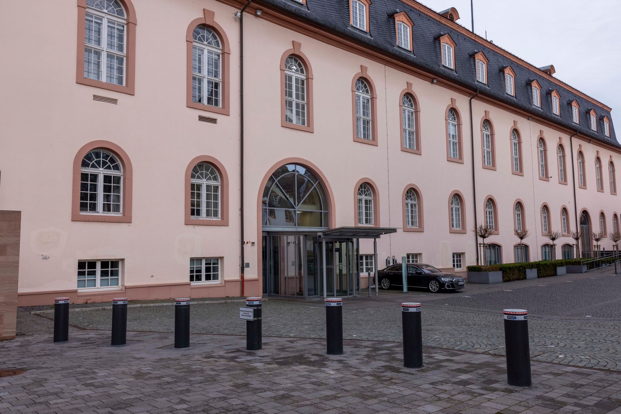 Die Sonderurlaubspolitik der Staatskanzlei könne zu einer weiteren Politikverdrossenheit führen, erklärt der Steuerzahlerbund. (Archivbild)
