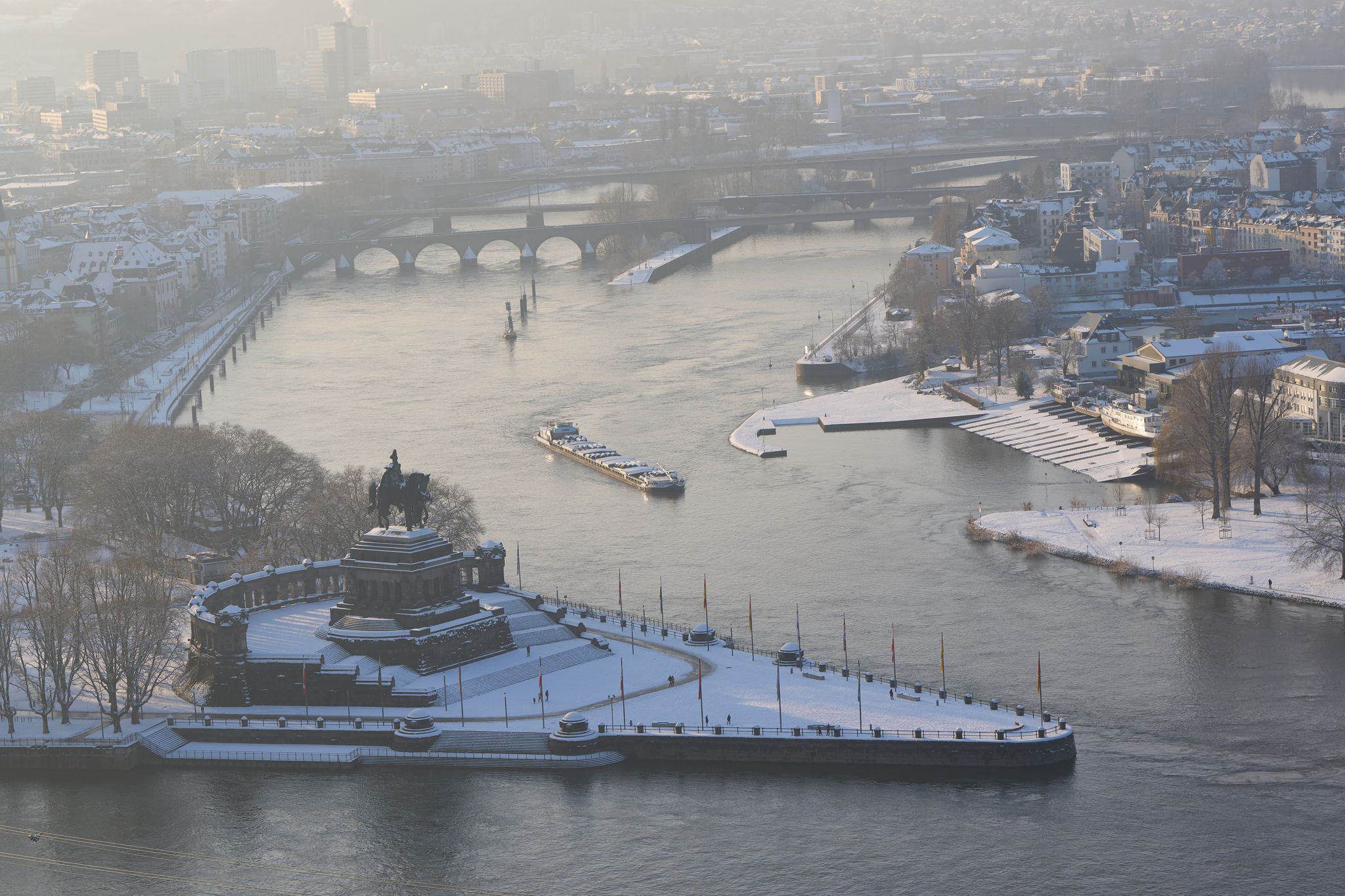Am Deutschen Eck stoßen Mosel und Rhein zusammen. (Archivbild)