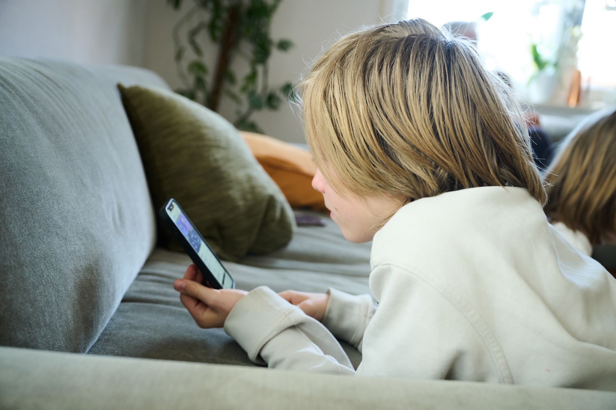 Social Media Angebote seien mittlerweile fester Bestandteil der Lebenswirklichkeit von Kindern, sagt Ministerpräsident Alexander Schweitzer (SPD). (Symbolbild)