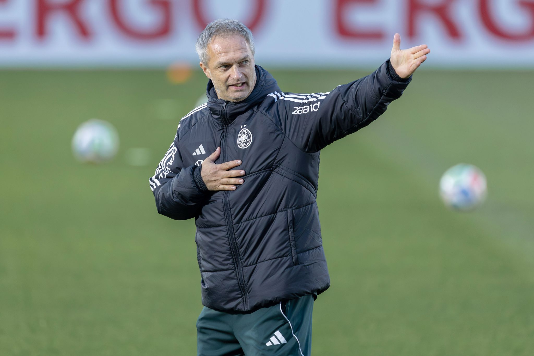 Hand aufs Herz: Für die Niederlage im EM-Halbfinale würde sich Bundestrainer Christian Wück gern revanchieren.