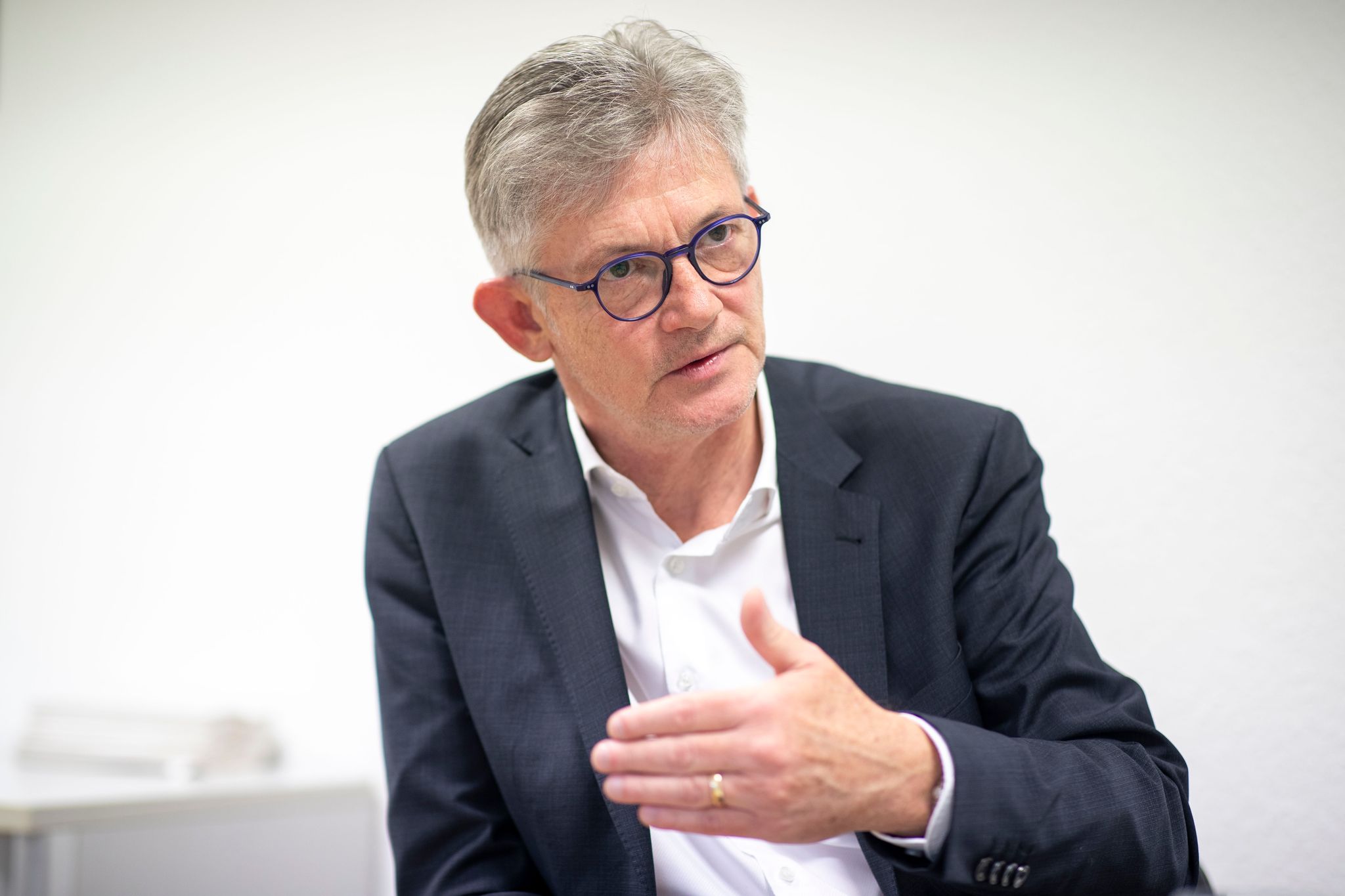 Spiegler ist als Bürgermeister der Verbandsgemeinde Nieder-Olm bei Mainz selbst tagtäglich mit viel Bürokratie konfrontiert. (Archivbild)