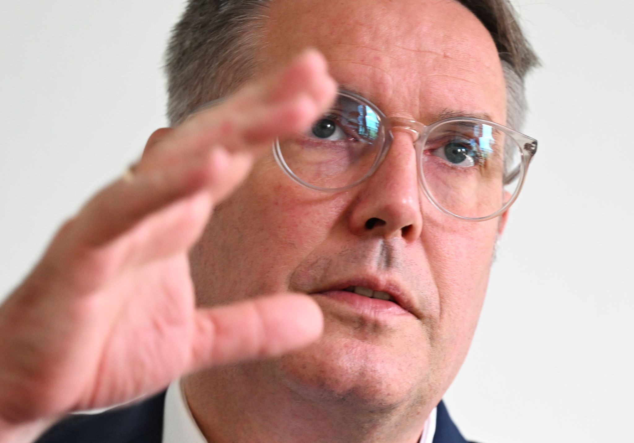 Ministerpräsident Alexander Schweitzer (SPD) kündigt ein weiteres Treffen mit den Ortsgemeinden für das kommende Frühjahr an. (Archivbild)