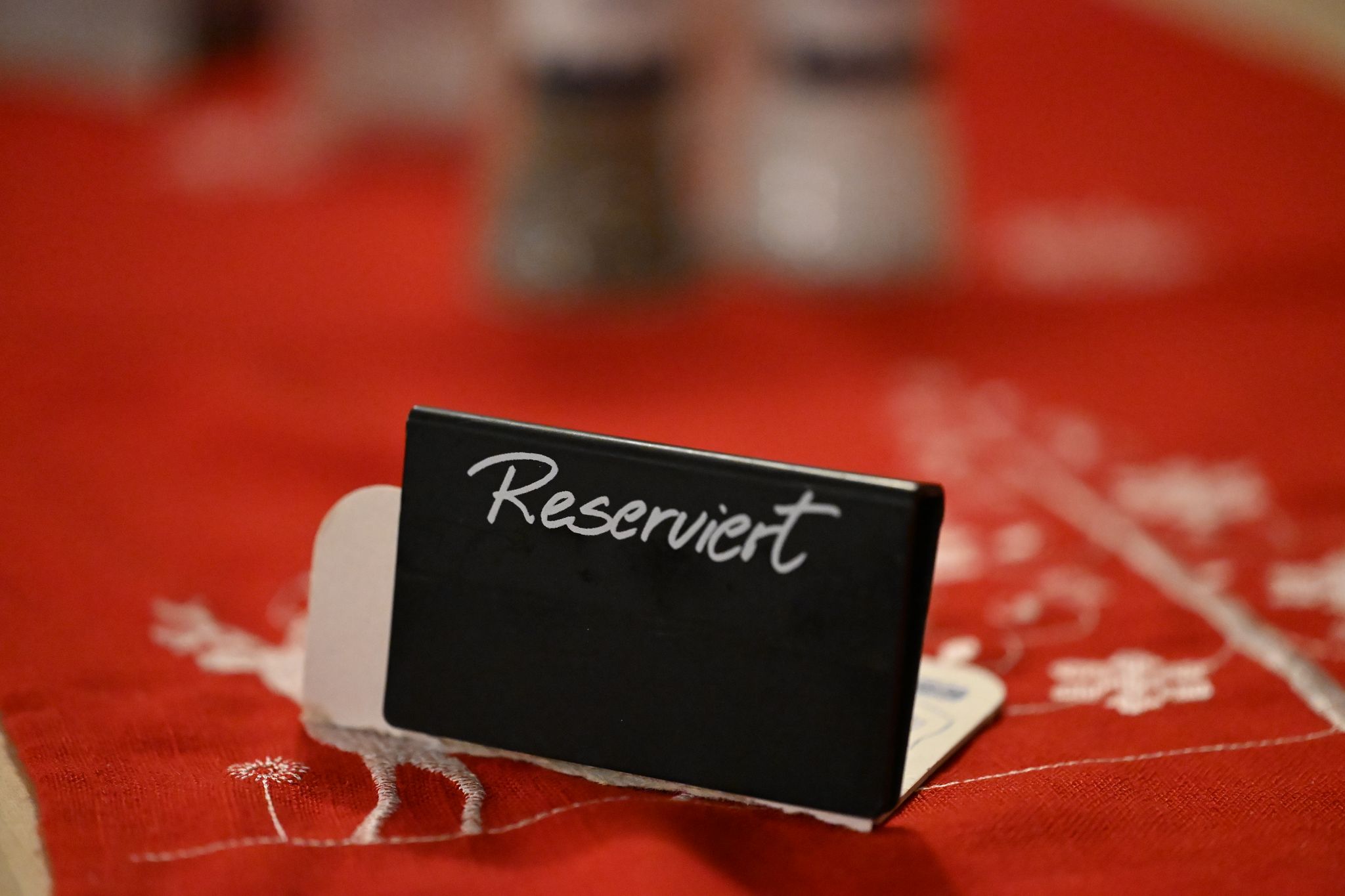 Die zurückhaltende Konsumlaune drückt auch in den Hotels und Gaststätten die Stimmung. (Archivbild)