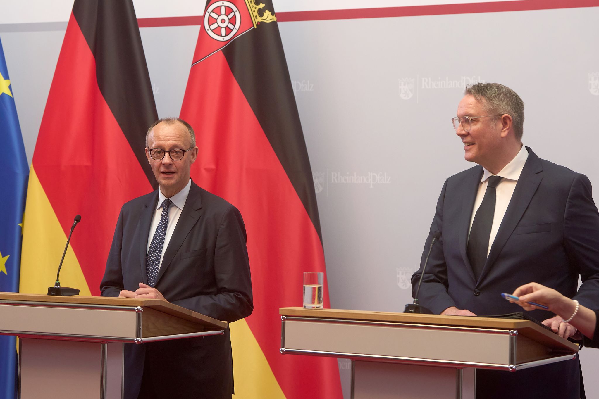 Auch ein möglicher Trump-Besuch war Thema in der Staatskanzlei in Mainz. 
