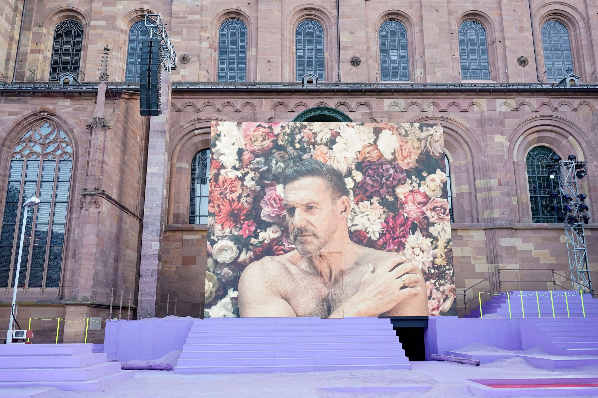 Immer wieder lockt Worms bekannte Namen auf die Bühne - wie 2023 den Schauspieler Ralf Moeller. (Archivbild)