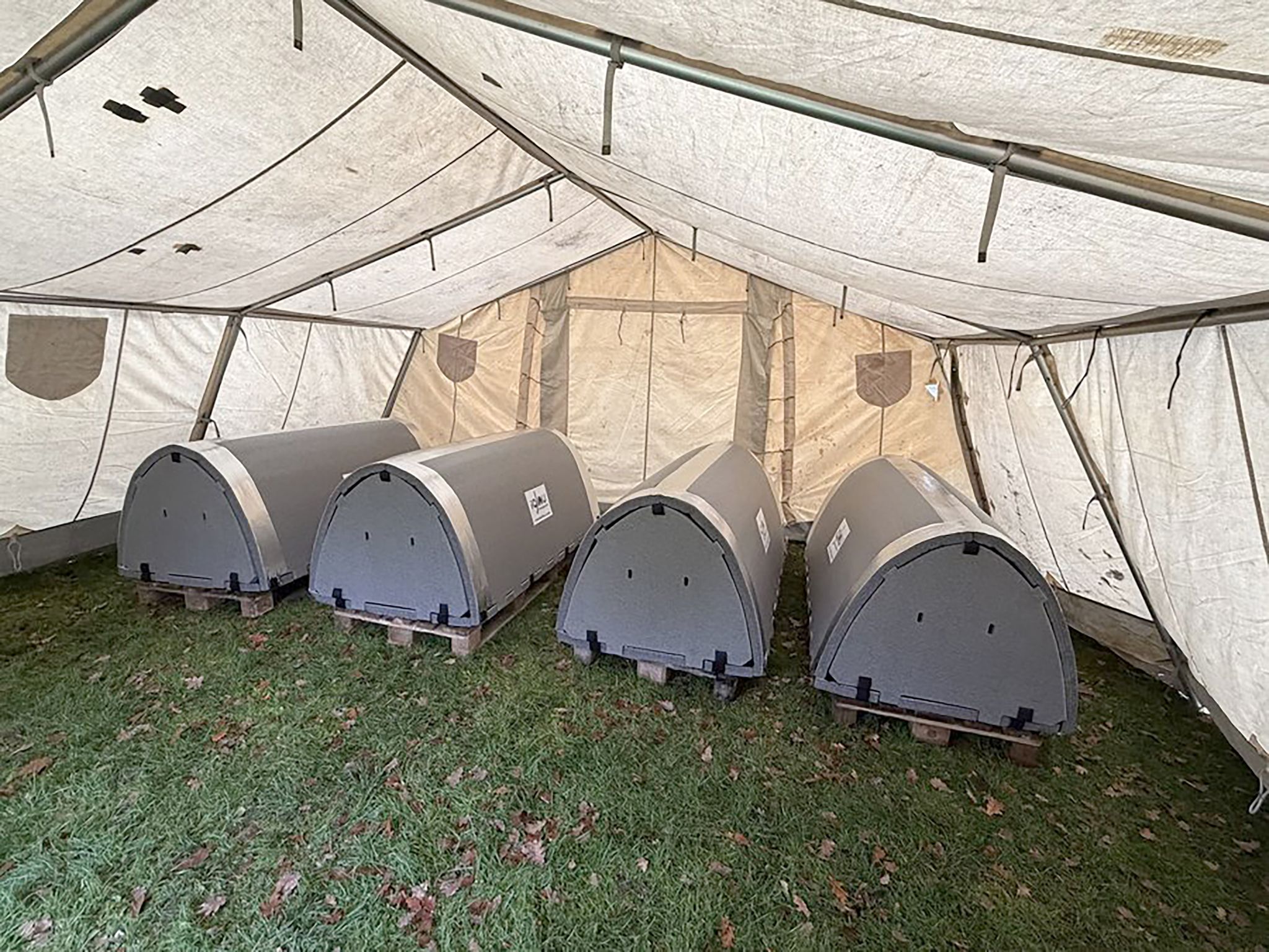 In sogenannten Kälteiglus sollen sich Obdachlose nachts vor eisigen Temperaturen schützen können.