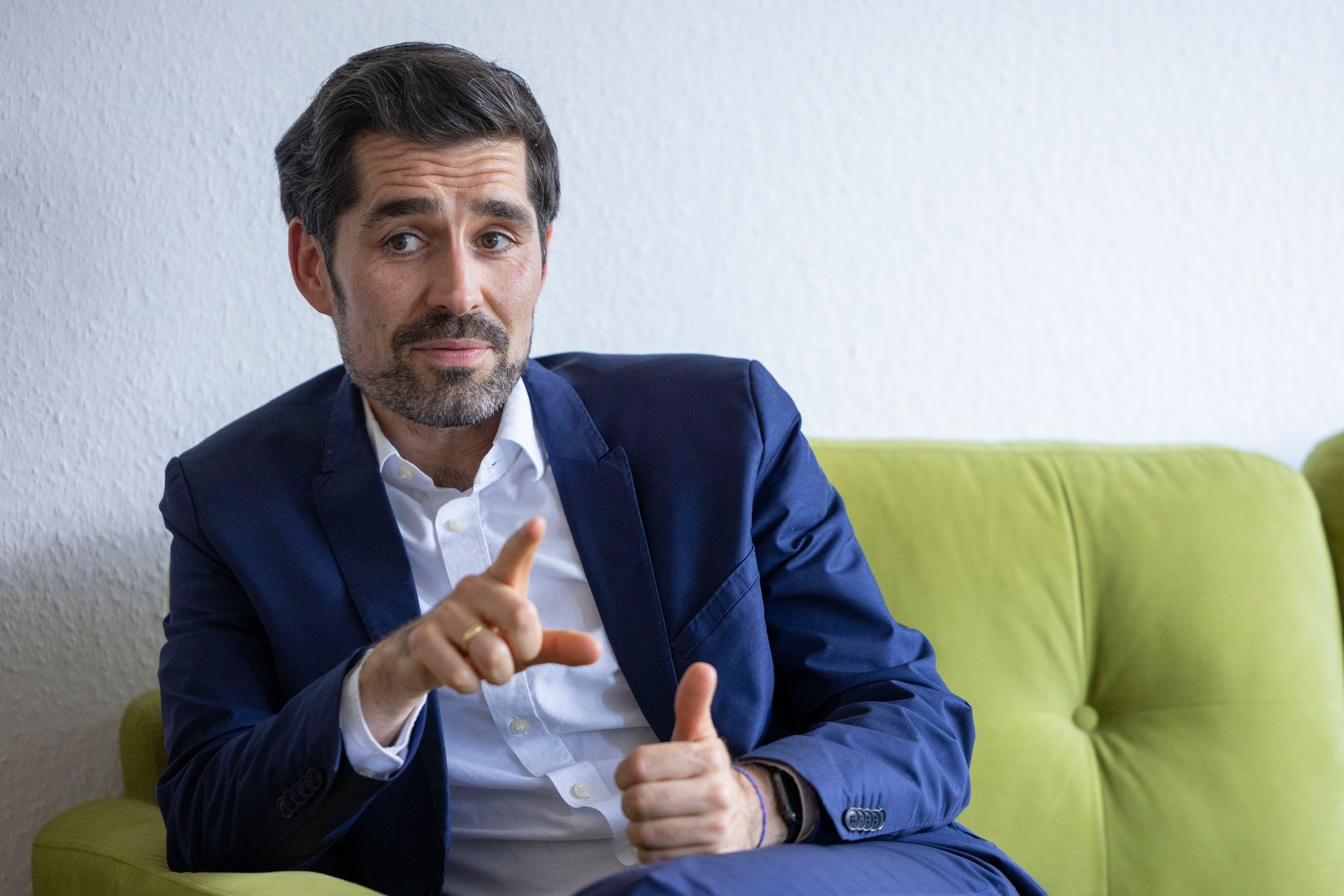 Die Lehrkräfte seien im Beamtenstatus und hätten damit den Staat zu verteidigen, betont Bildungsminister Sven Teuber (SPD). (Archivbild)