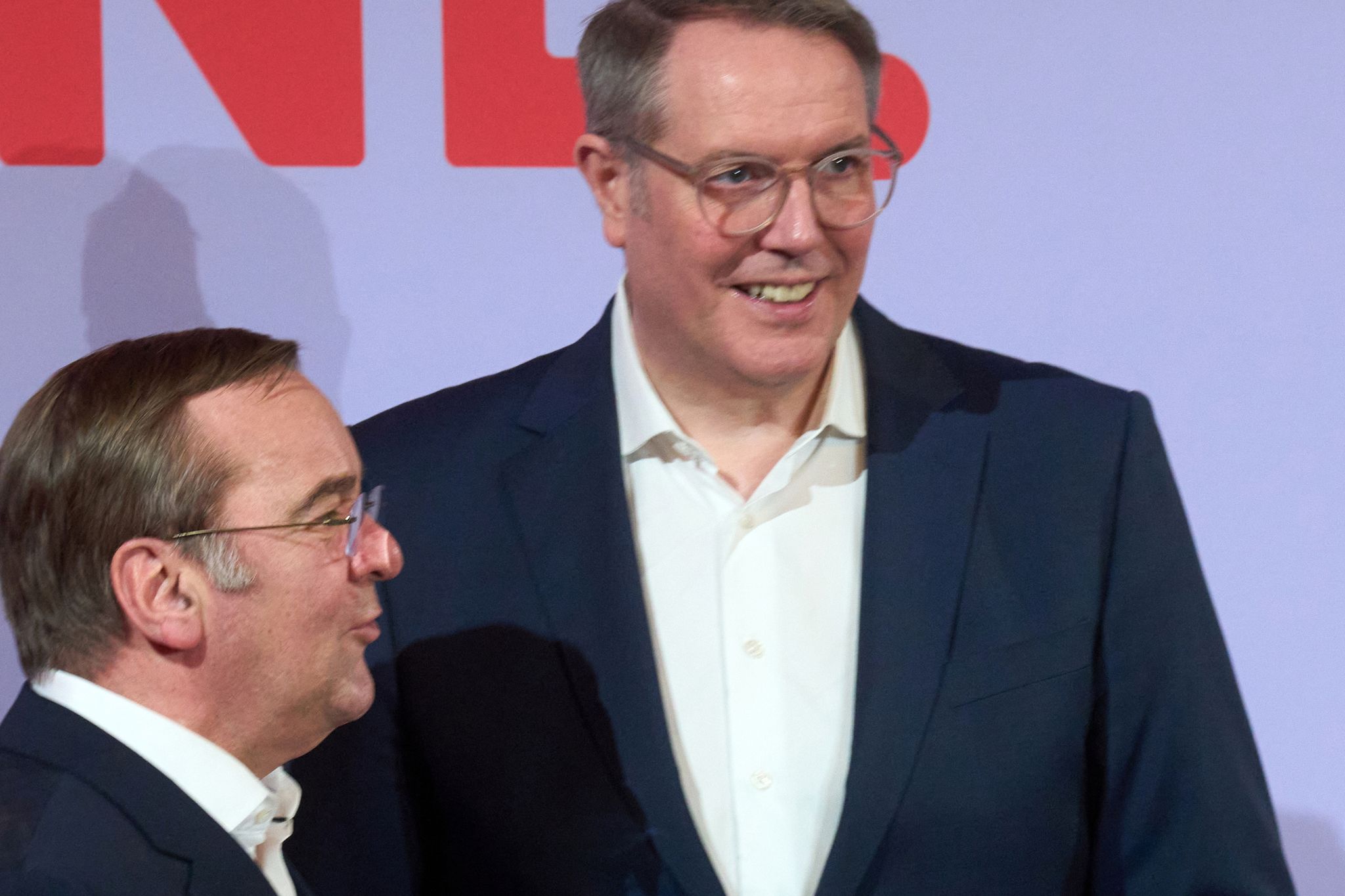 Ministerpräsident Alexander Schweitzer (SPD) ist dankbar über für die guten Nachrichten für den Bundeswehrstandort Koblenz.