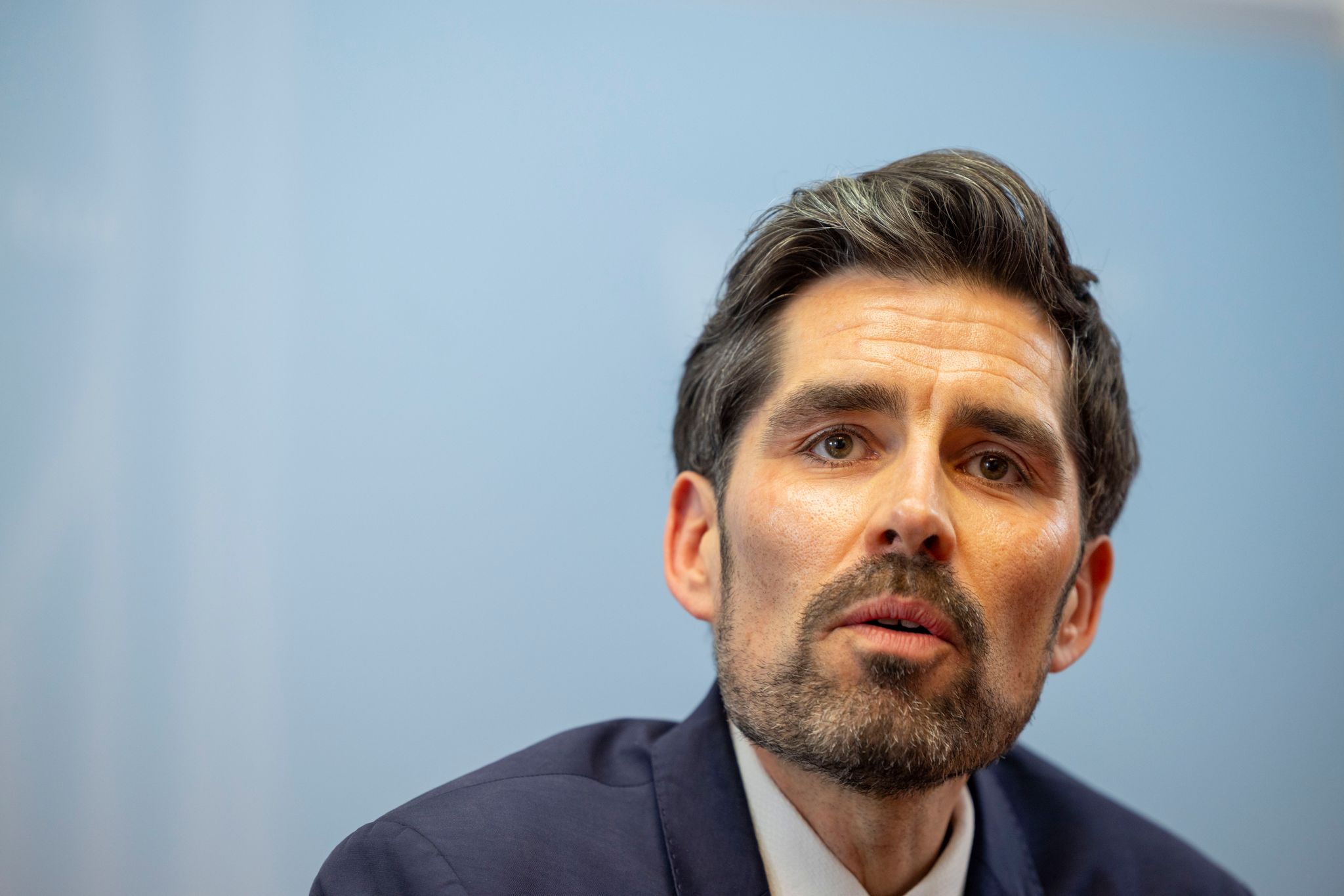 Jedes Kind habe das Recht, gut und sicher lernen zu können, sagt Bildungsminister Sven Teuber (SPD). (Archivbild)