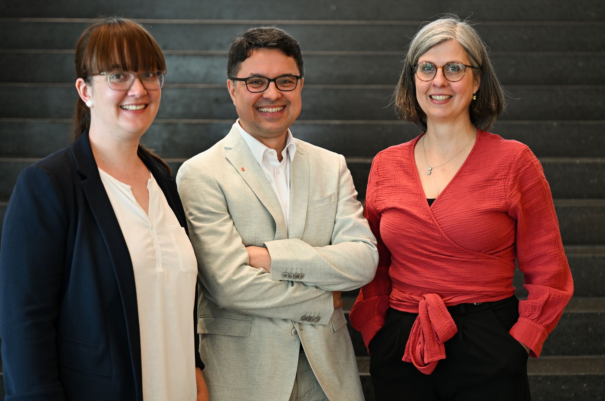 Kathrin Gröning (l-r), Stefan Jakobs und Christiane Herz, Vorstandsteam der Gewerkschaft Erziehung und Wissenschaft (GEW) Rheinland-Pfalz. Die GEW ruft die Lehrkräfte auf, sich nicht in ihr Schneckenhaus zurückzuziehen. (Archivbild)