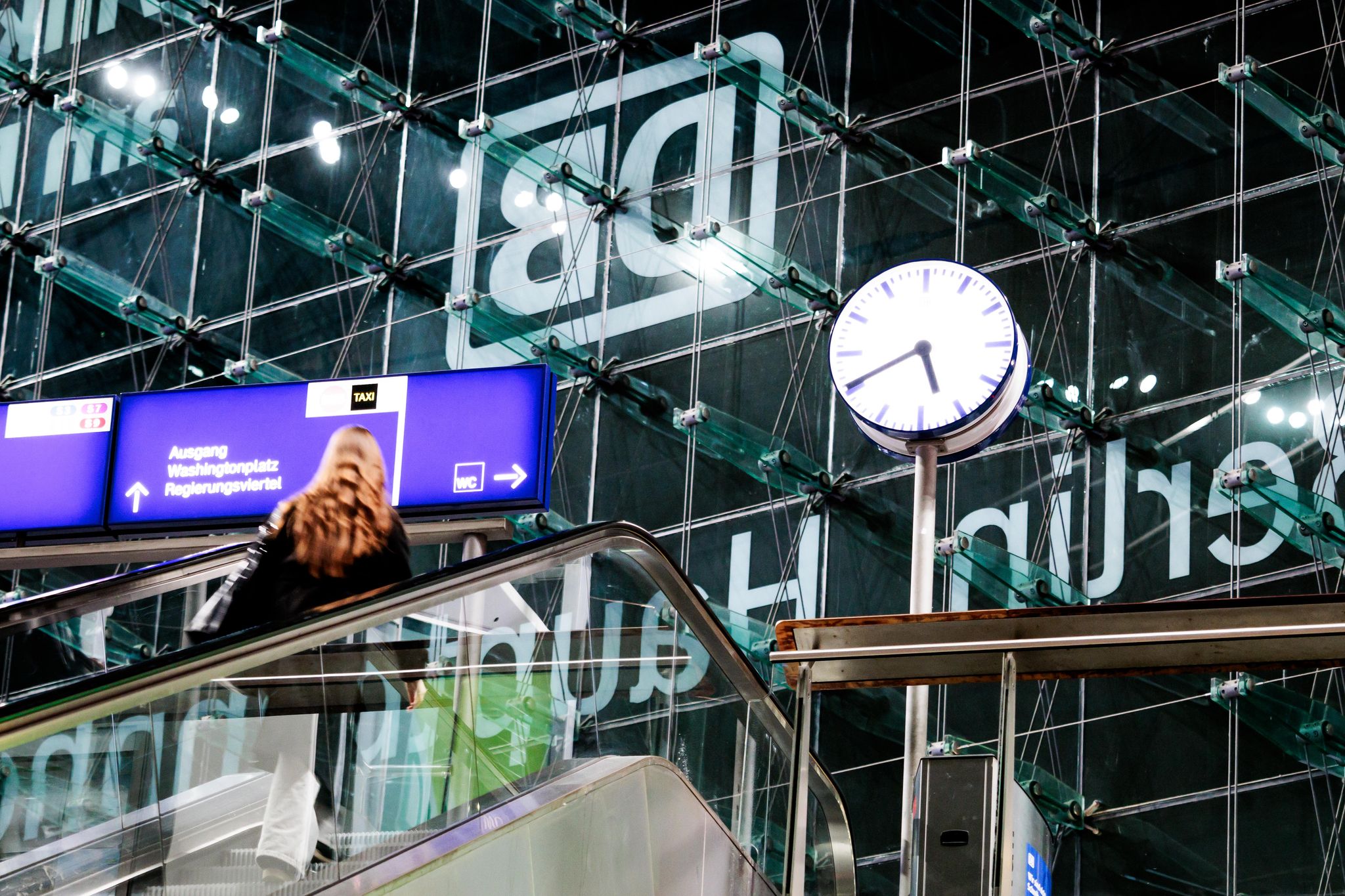 Bund und Bahn wollen mehr für die Sicherheit der Beschäftigten im Bahnverkehr tun. 