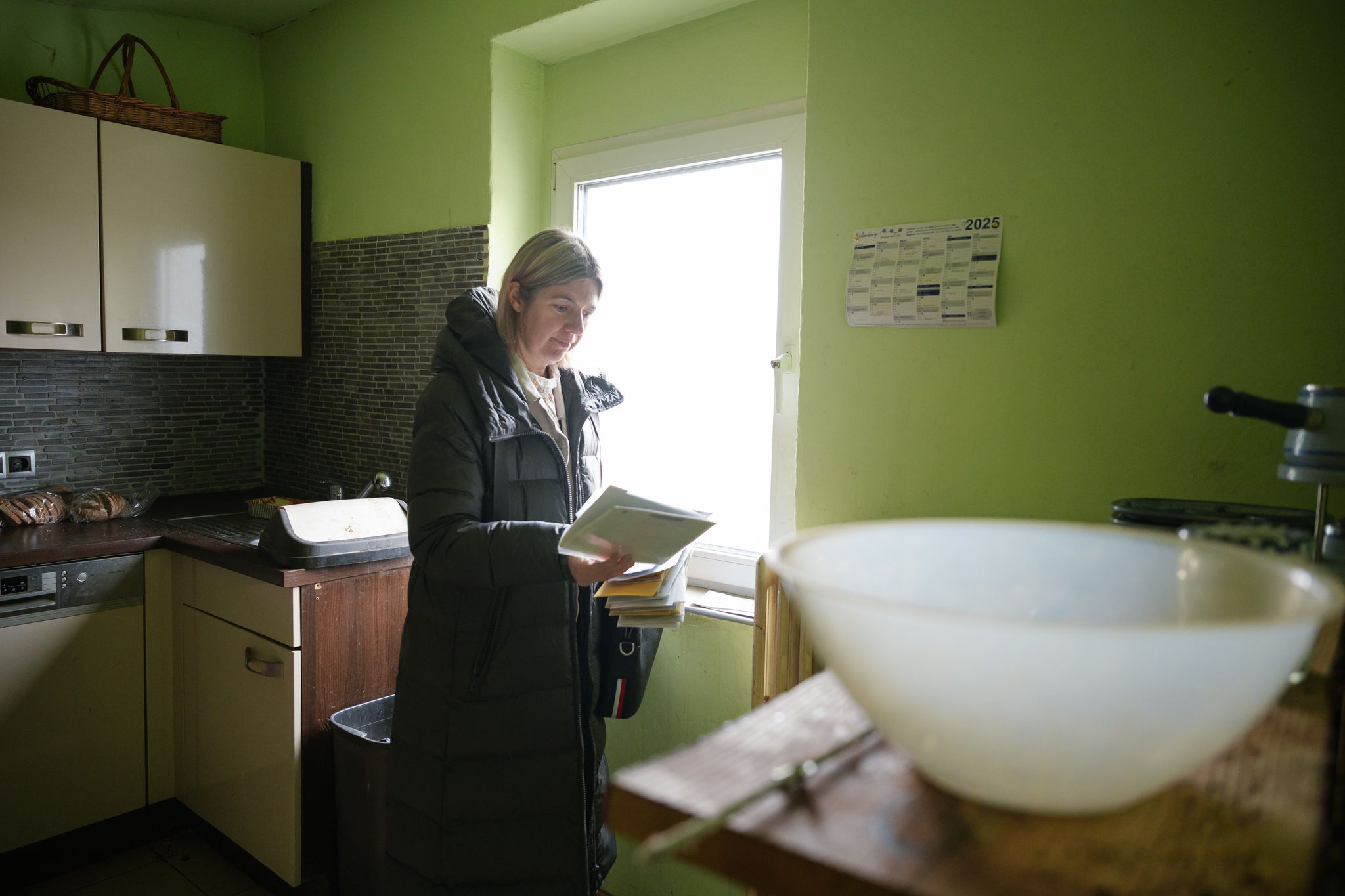 In Wohnung der Zwangsräumung liegen viele nicht geöffnete Briefe. 