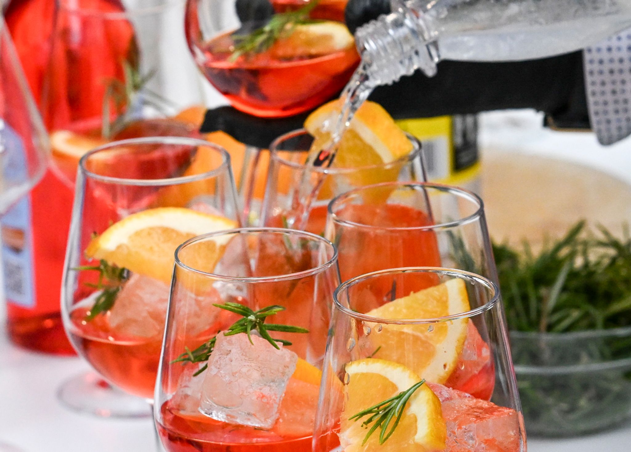 Alkoholfreie Cocktails sind bei Feiern eine Alternative. (Symbolbild)