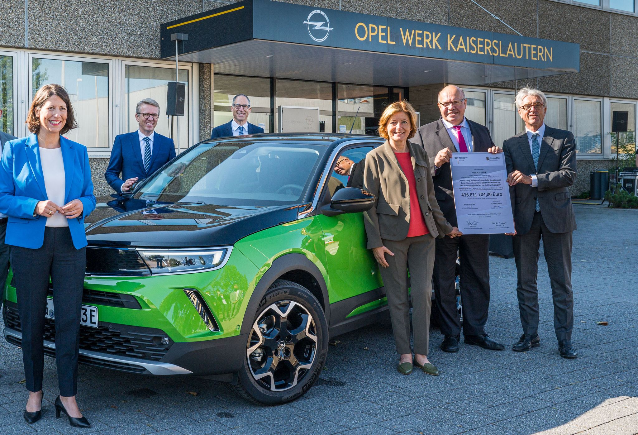 2021 überreichten unter anderem die frühere Ministerpräsidentin Dreyer und Ex-Bundeslandwirtschaftsminister Altmaier einen Zuwendungsbescheid für die Fabrik. (Archivbild)