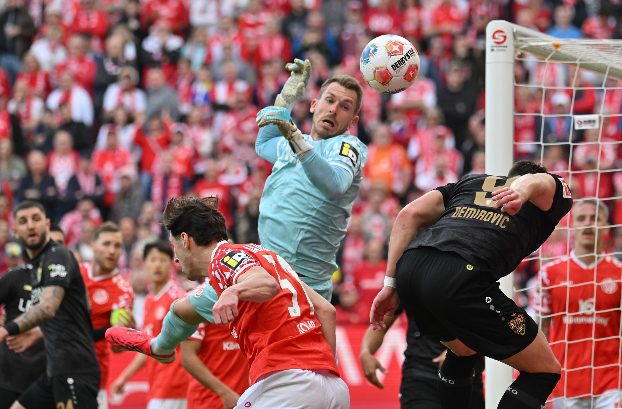 Stand zu Beginn im Fokus: Mainz-Torwart Daniel Batz. 