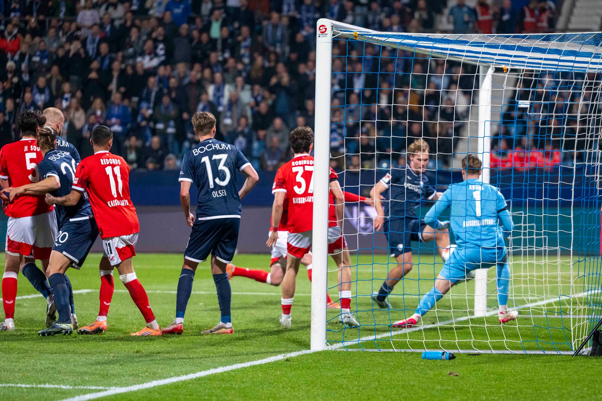 Mats Pannewig (2.v.r) markierte den Siegtreffer gegen Kaiserlauteren.