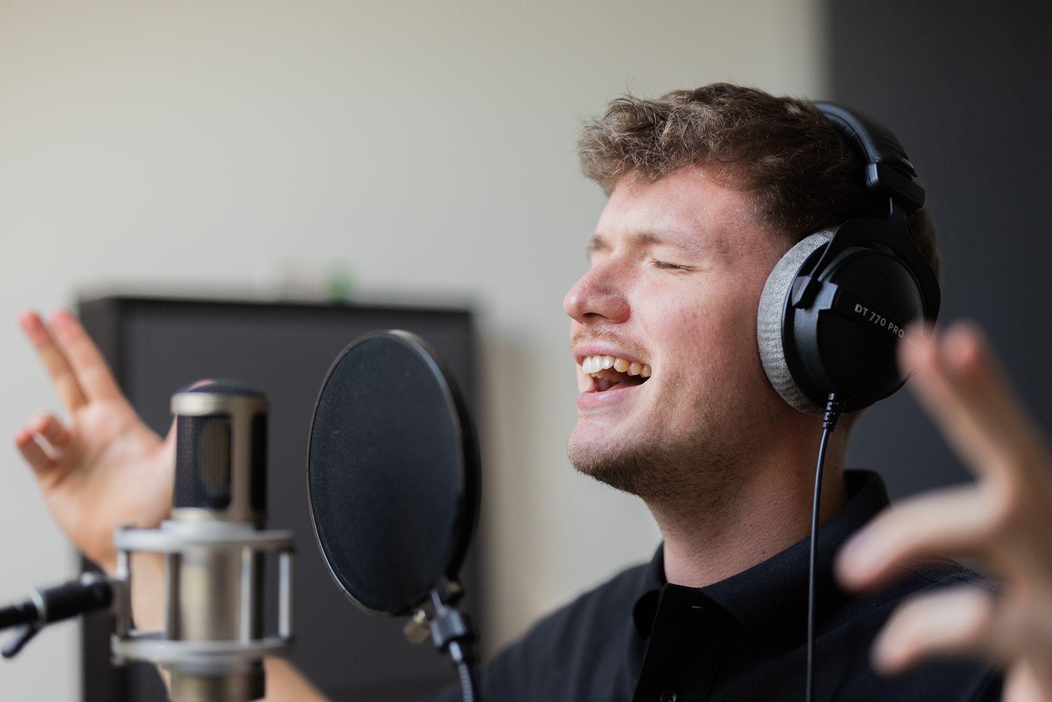 Hier entstehen die Hits: Julian Sommer in seiner Tonkabine.