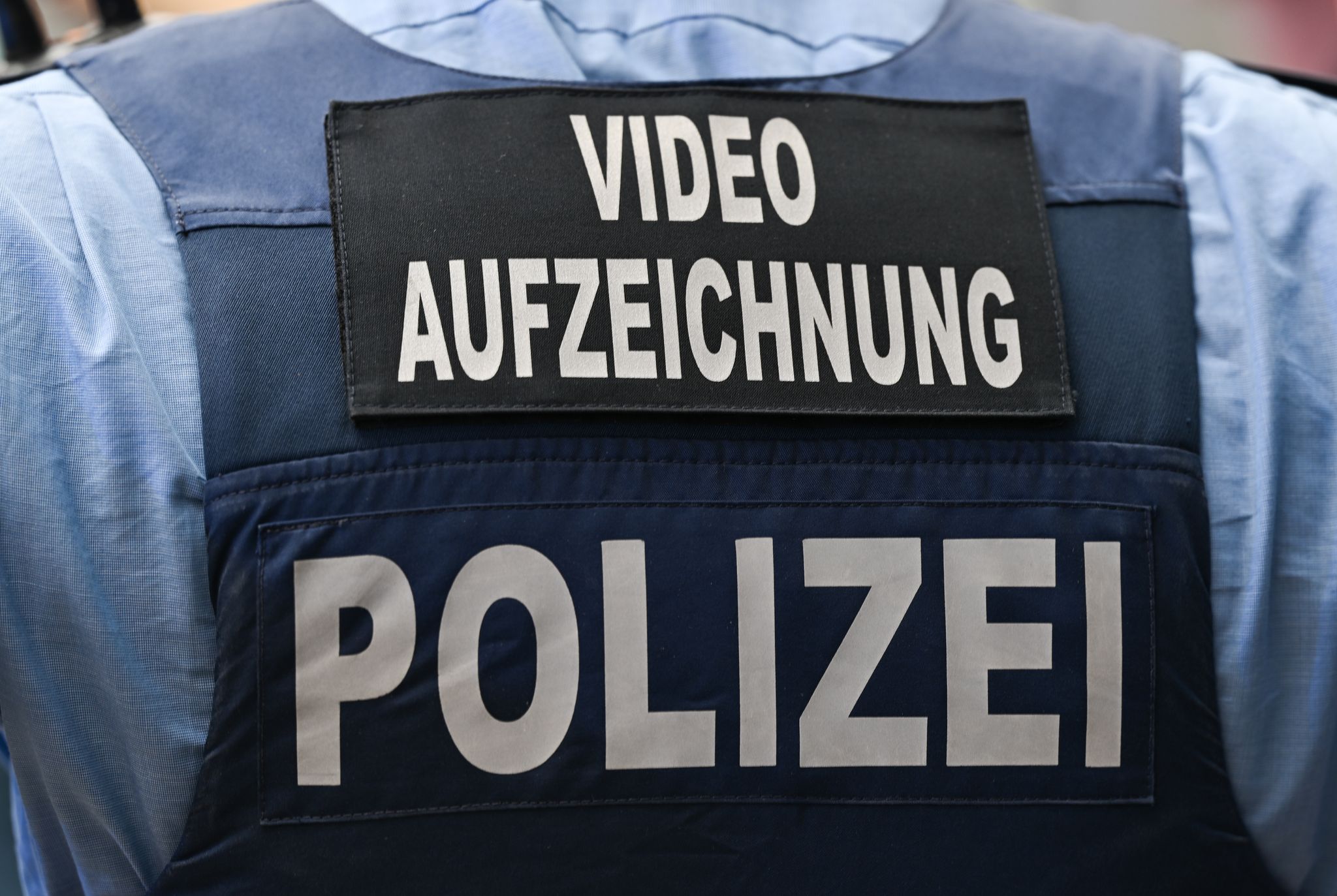 Bodycams dürfen inzwischen auch in Wohnungen eingesetzt werden. (Archivbild)