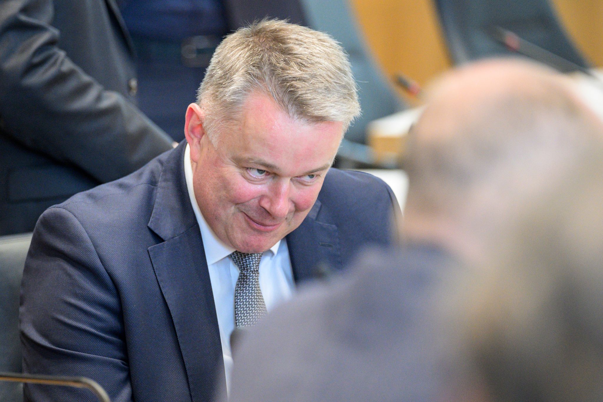 Der designierte Regierungschef Gordon Schnieder (CDU) trat bei der Sondersitzung des Landtags nicht ans Redepult. 