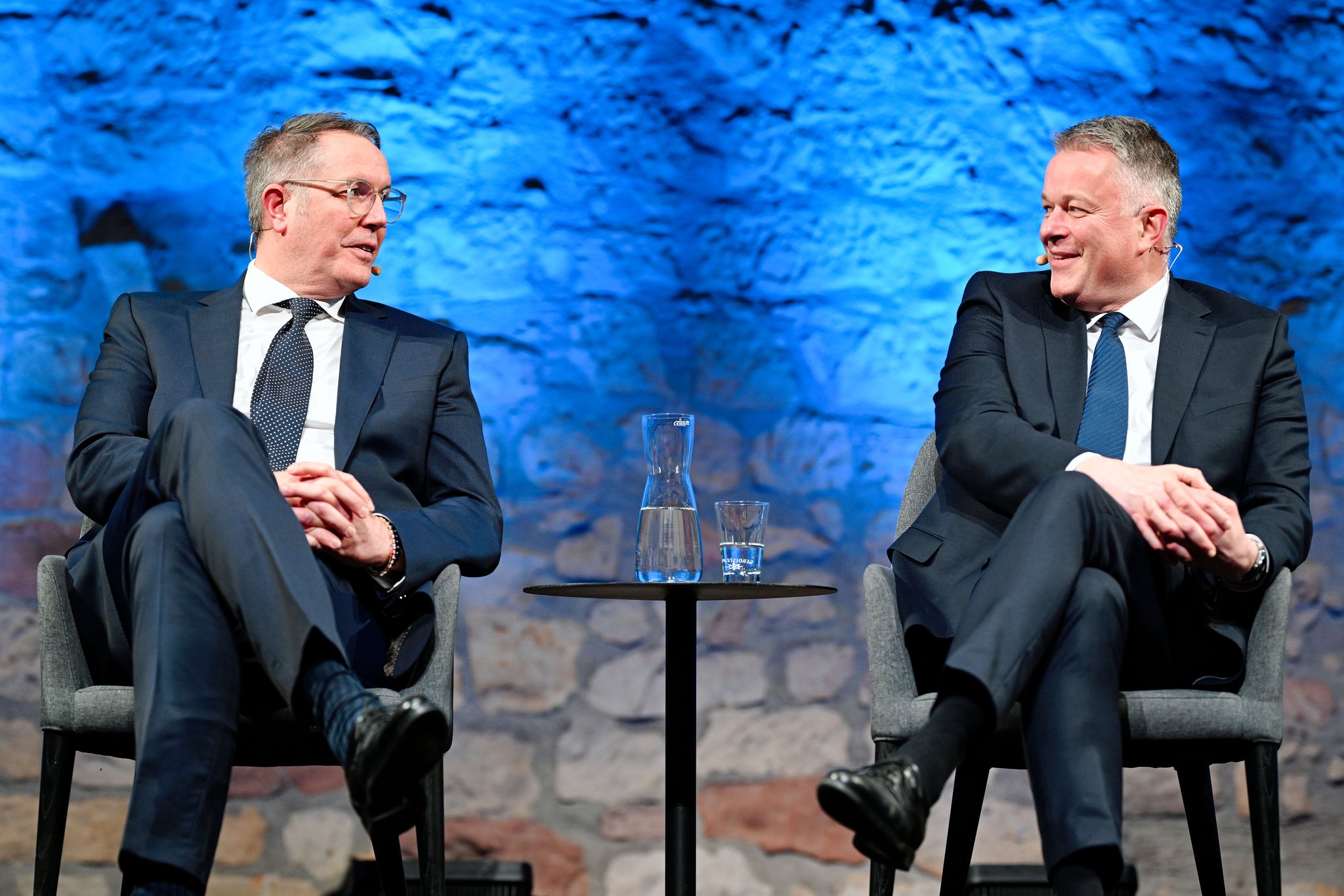 Der scheidende Ministerpräsident Alexander Schweitzer (SPD, l) und sein wahrscheinlicher Nachfolger Gordon Schnieder (CDU) verhandeln über eine Koalition. (Archivbild)