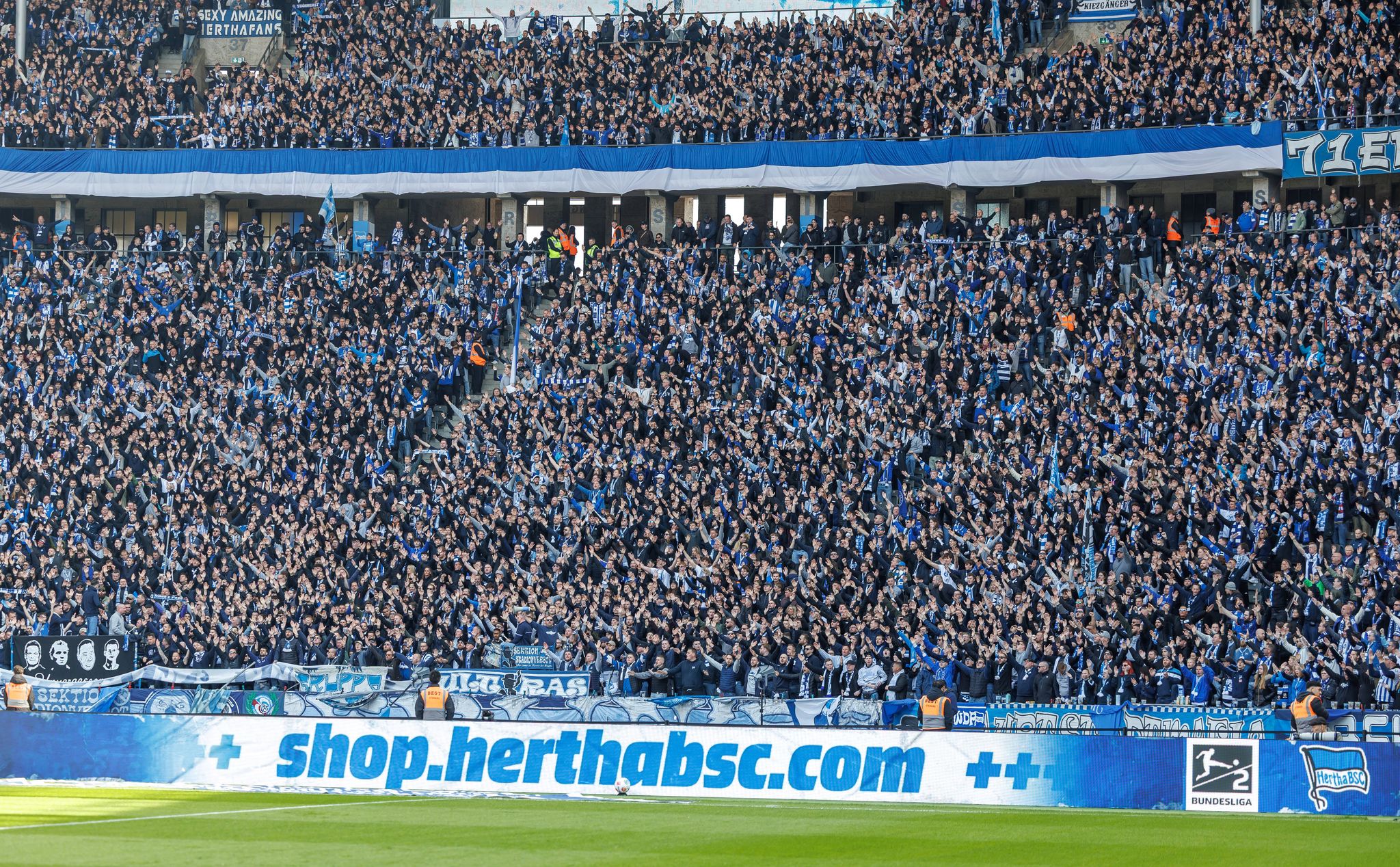 Auf den Rängen blieb es ruhig. 