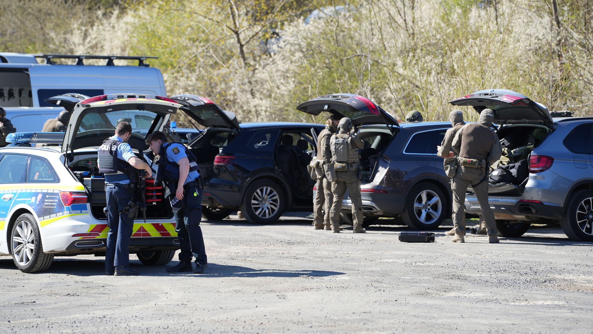 Eine Polizistin wurde bei der Schussabgabe verletzt.