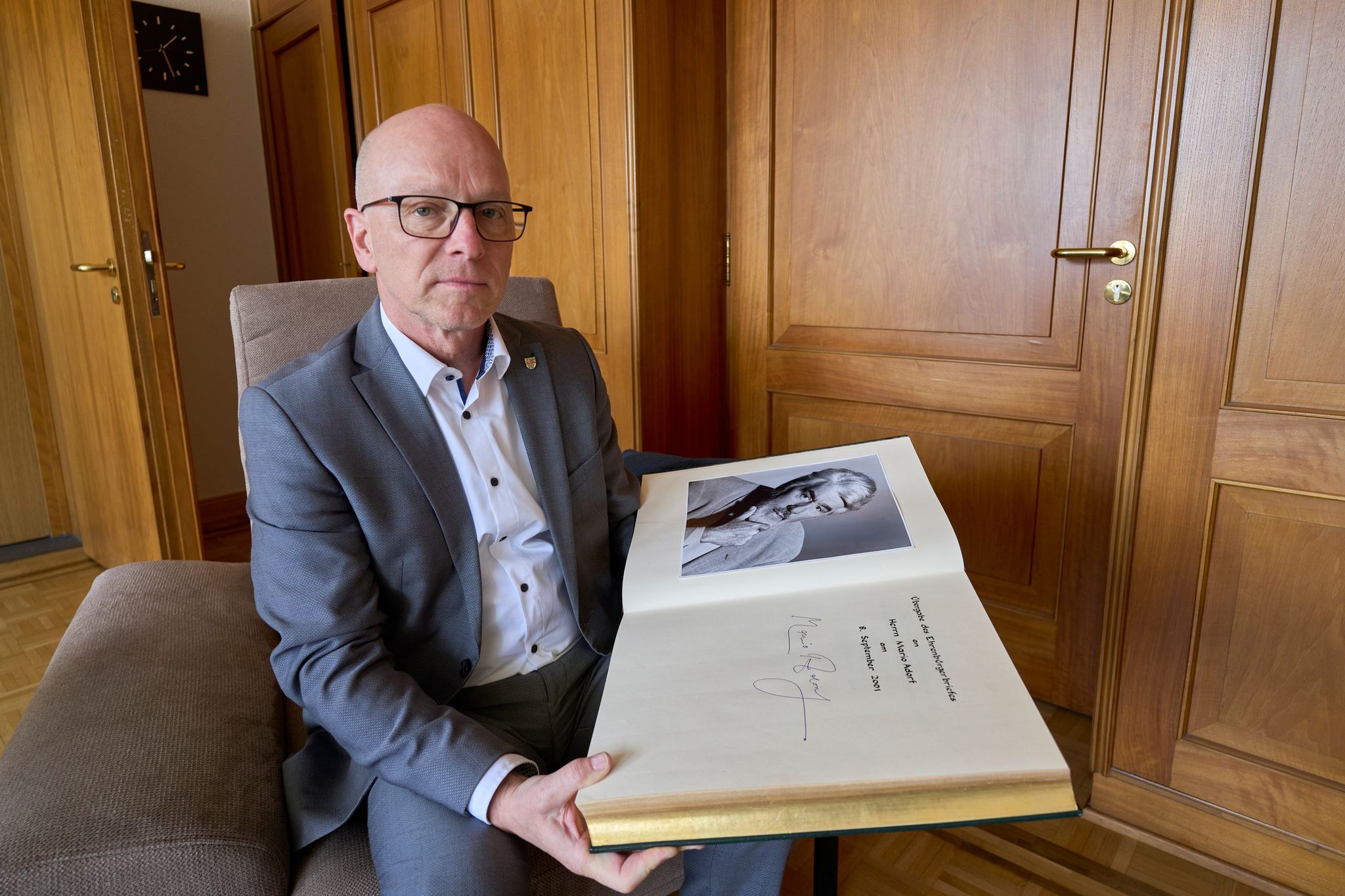 Mayens Oberbürgermeister will die Erinnerung an Adorf lebendig halten. 