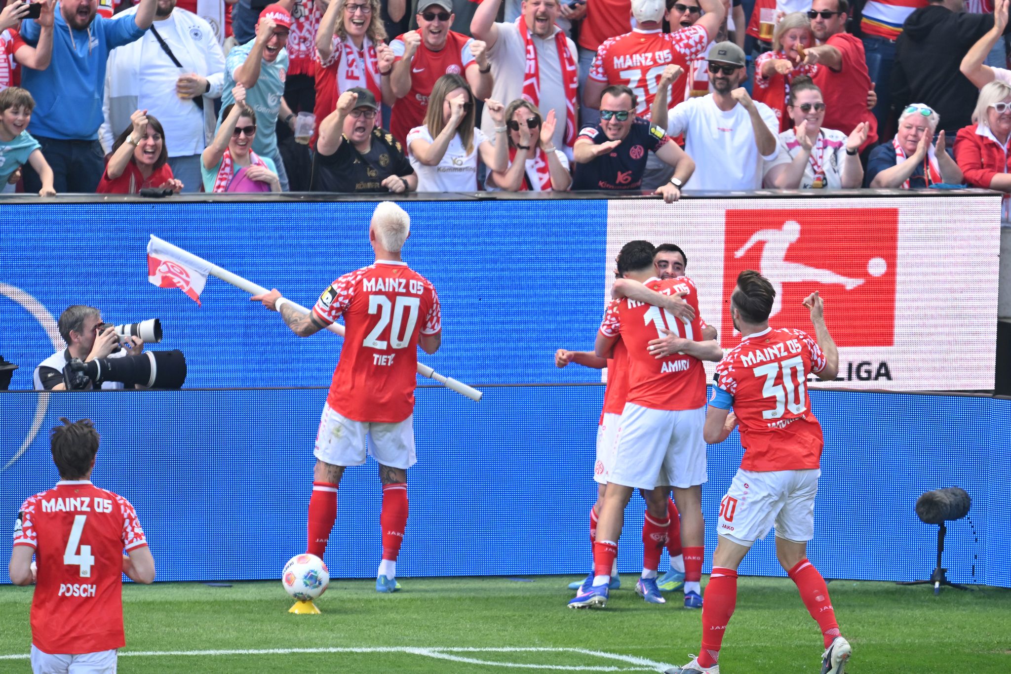 Versetzten die Fans in der ersten Halbzeit in Jubel-Laune: Die Profis des FSV Mainz 05.
