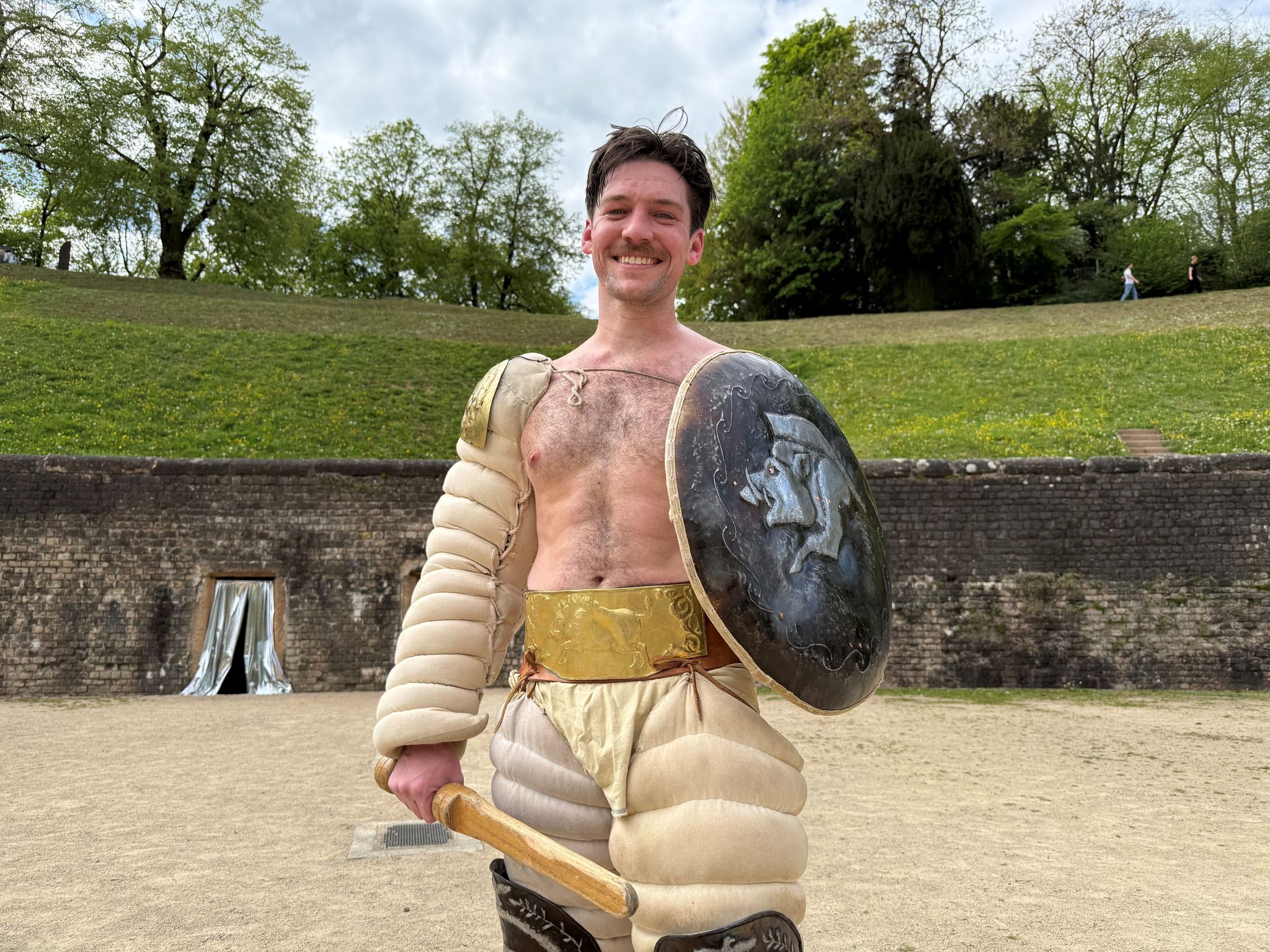 US-Soldat Harvey Brandon kommt regelmäßig zum Training der Gladiatorenschule. Er mag Geschichte und er mag es, zu kämpfen. (Archivbild)