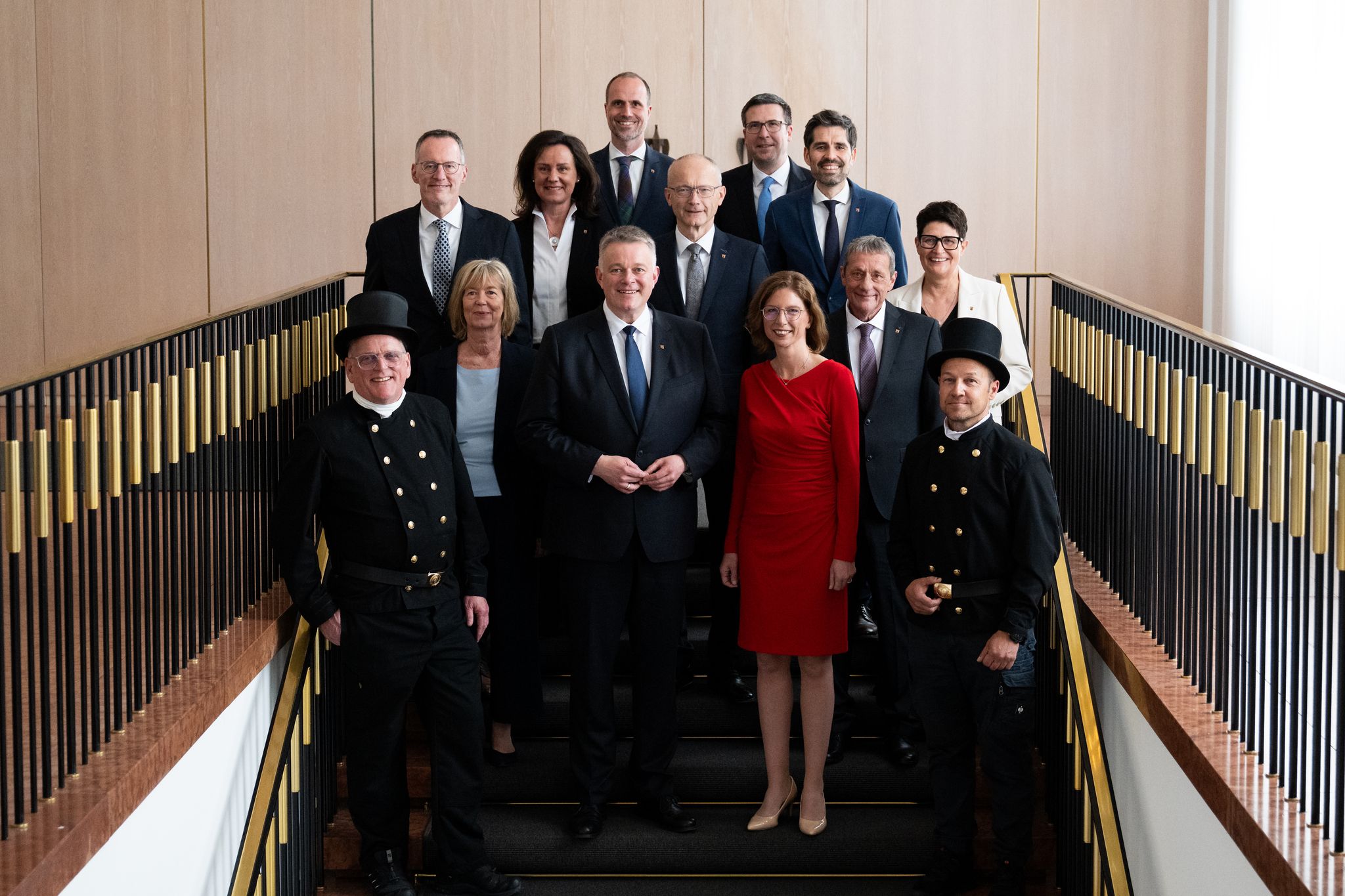 Das neue Kabinett besteht aus sechs Männern und vier Frauen.