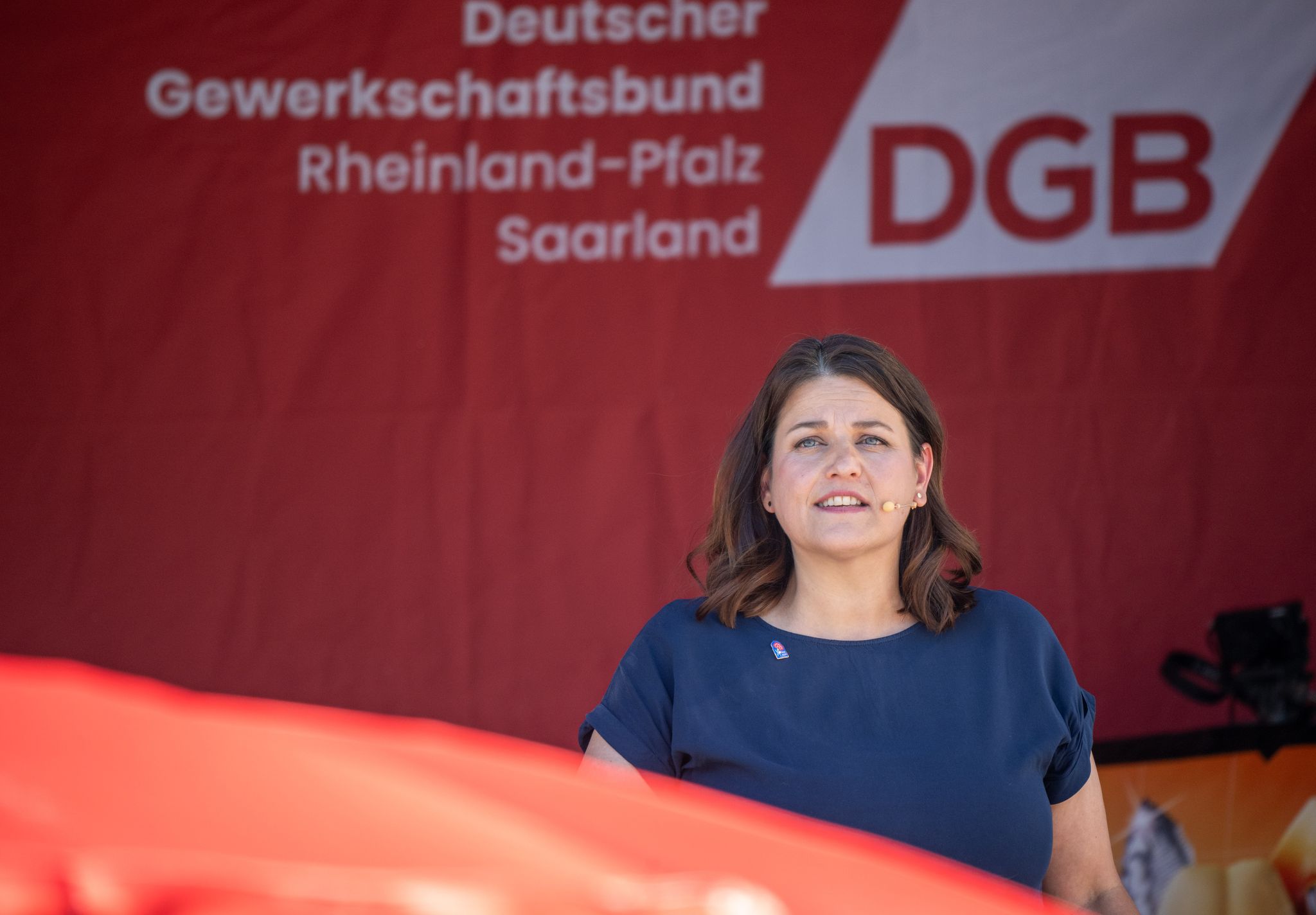 Die Zahl der Beschäftigten mit Tarifvertrag sinkt. Der DGB will bei diesem Trend gegensteuern. (Archivbild)