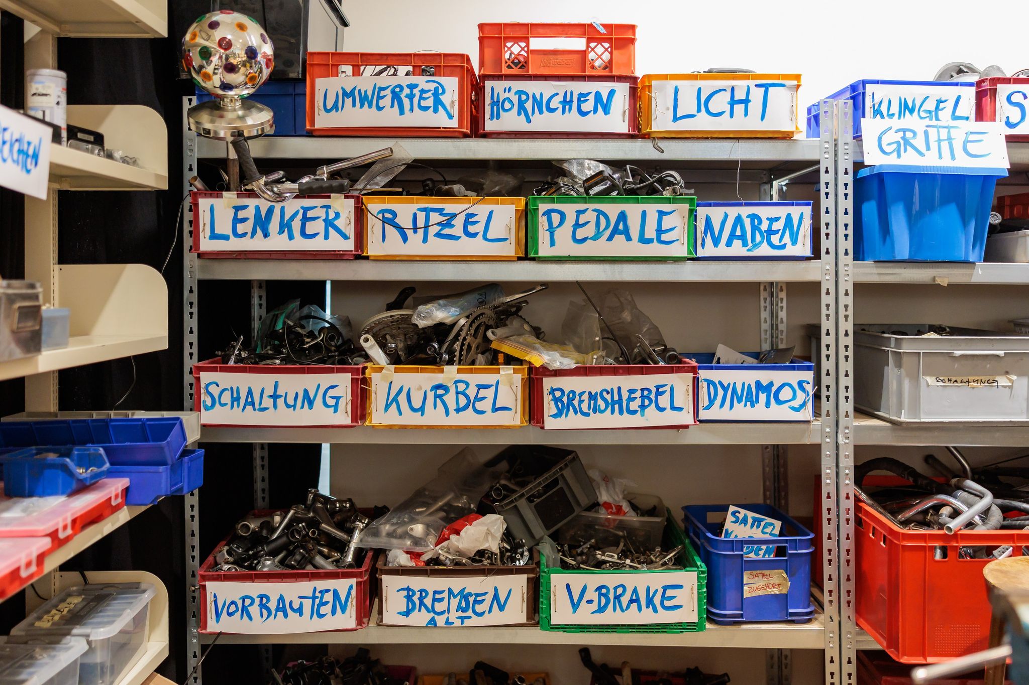 Viele Ersatzteile sind in der «Bike Kitchen» vorrätig. 